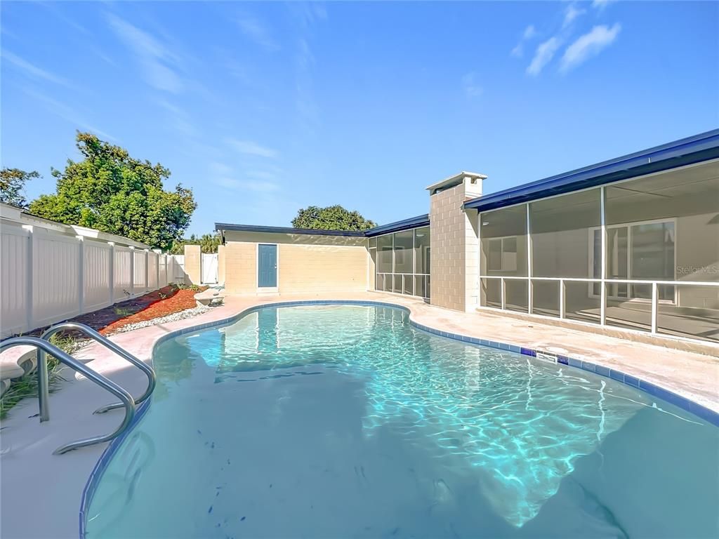 Exterior, Pool