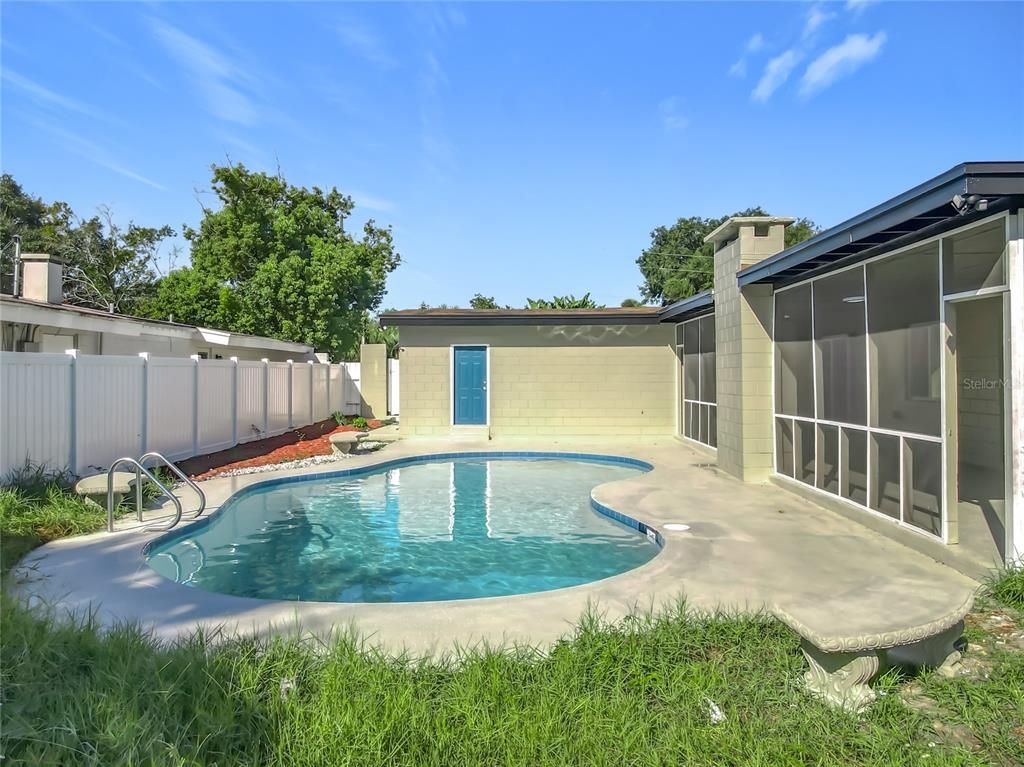 Exterior, Pool