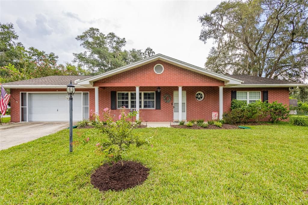 Attached, Exterior, Facade, Brick Facade, Ranch