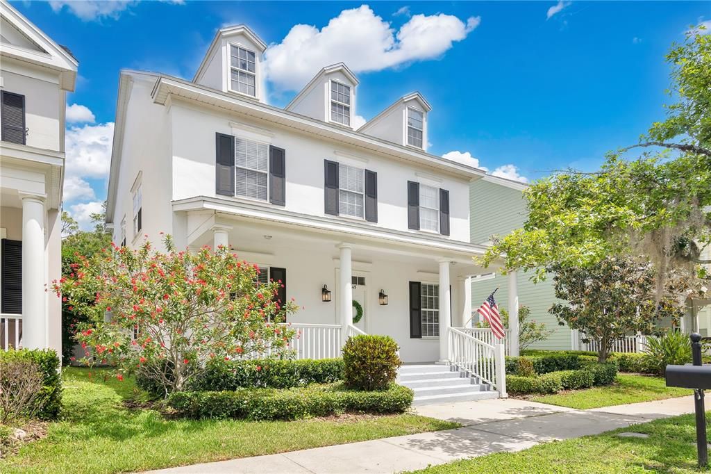 Exterior, Facade, American Foursquare