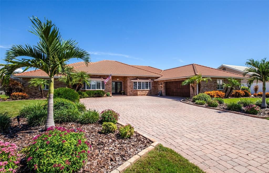 Attached, Backyard, Exterior, Facade, Brick Facade, Ranch