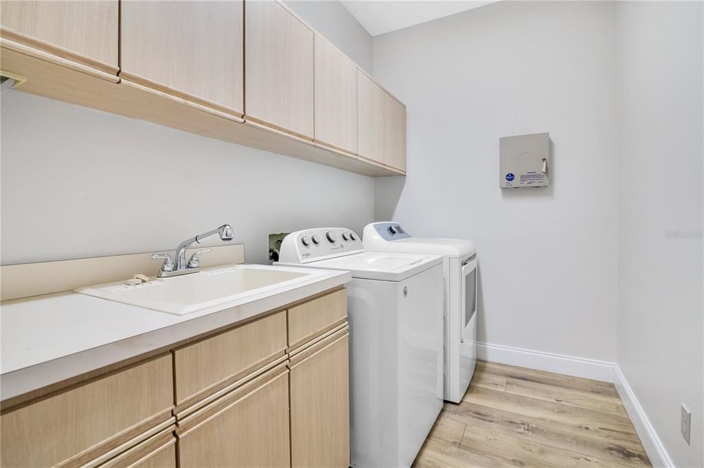 Interior, Washer, Wood Texture Flooring