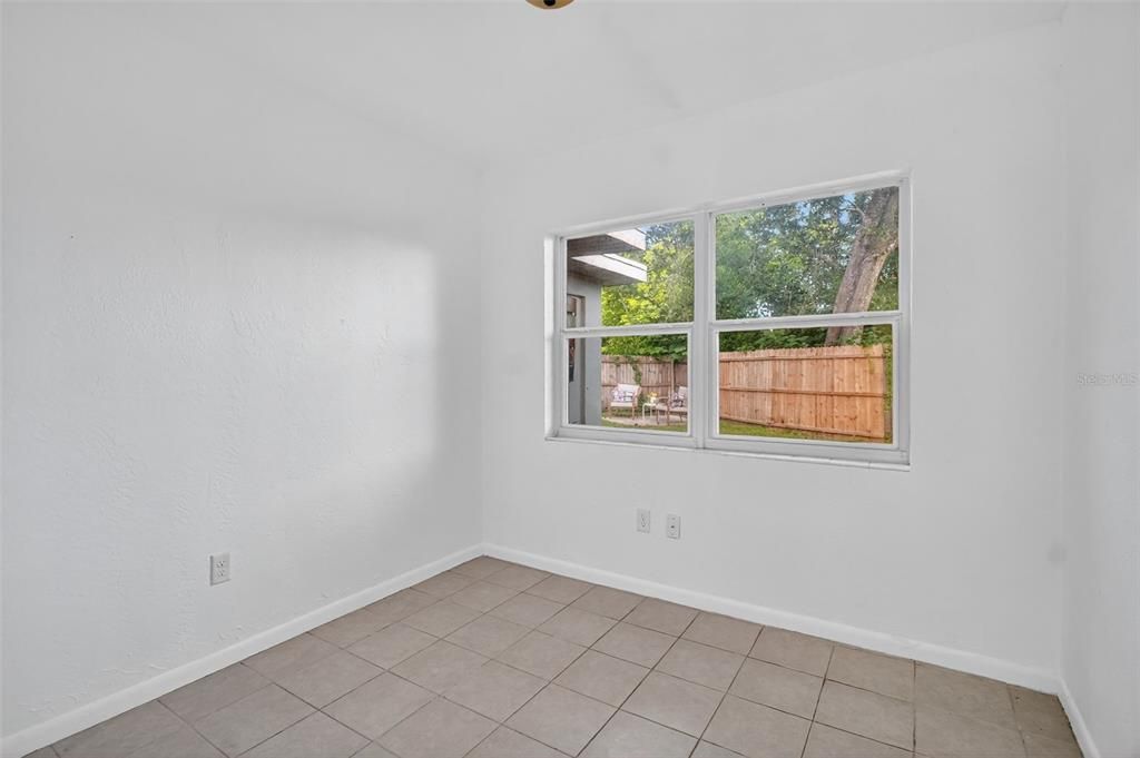 Empty room, Interior