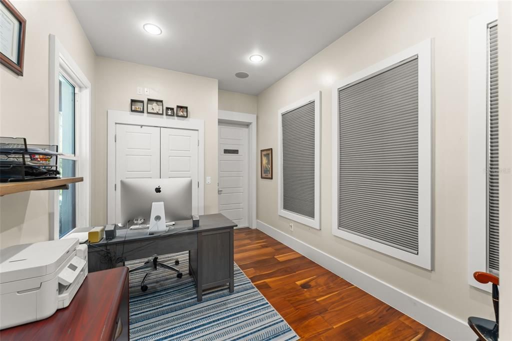 Home Office, Interior, Recessed Lighting, Wood Texture Flooring