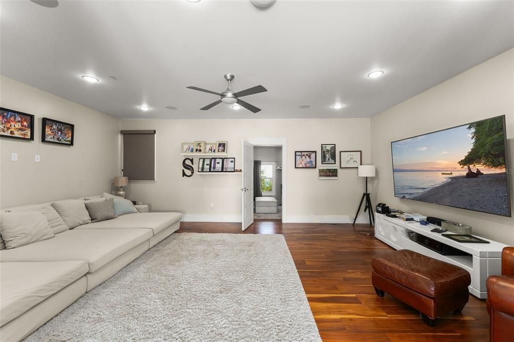 Interior, Living room, Recessed Lighting, Wood Texture Flooring