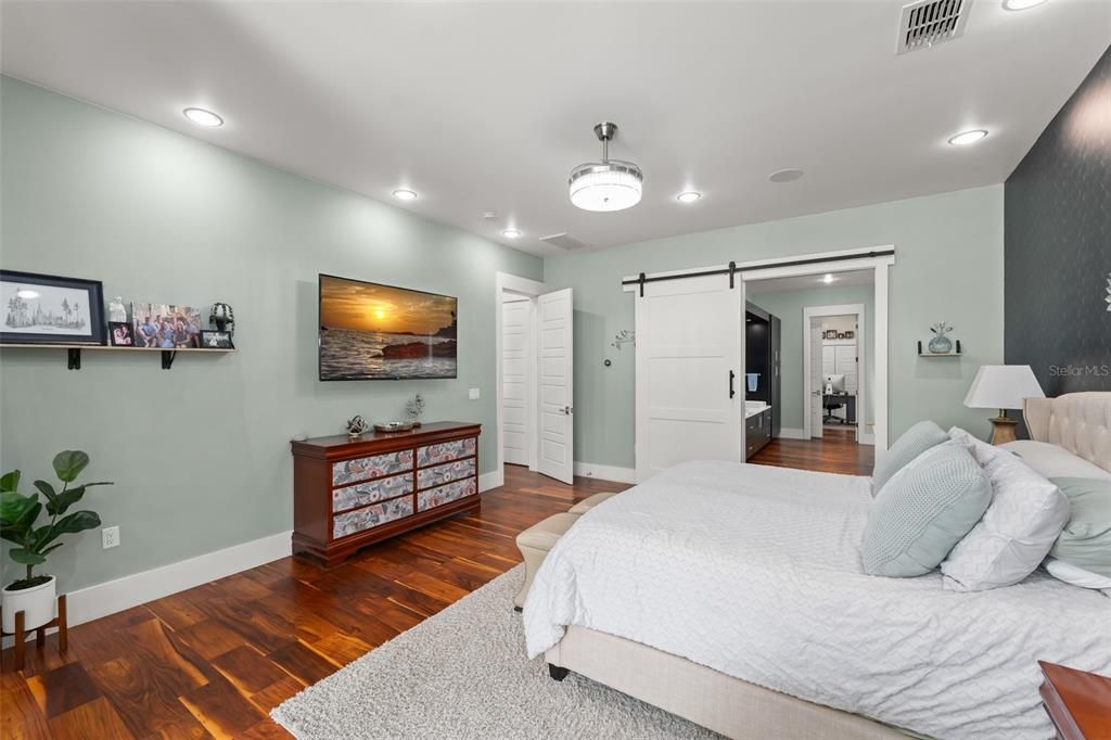 Bedroom, Interior, Recessed Lighting, Wood Texture Flooring