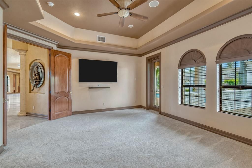 Empty room, Interior, Recessed Lighting
