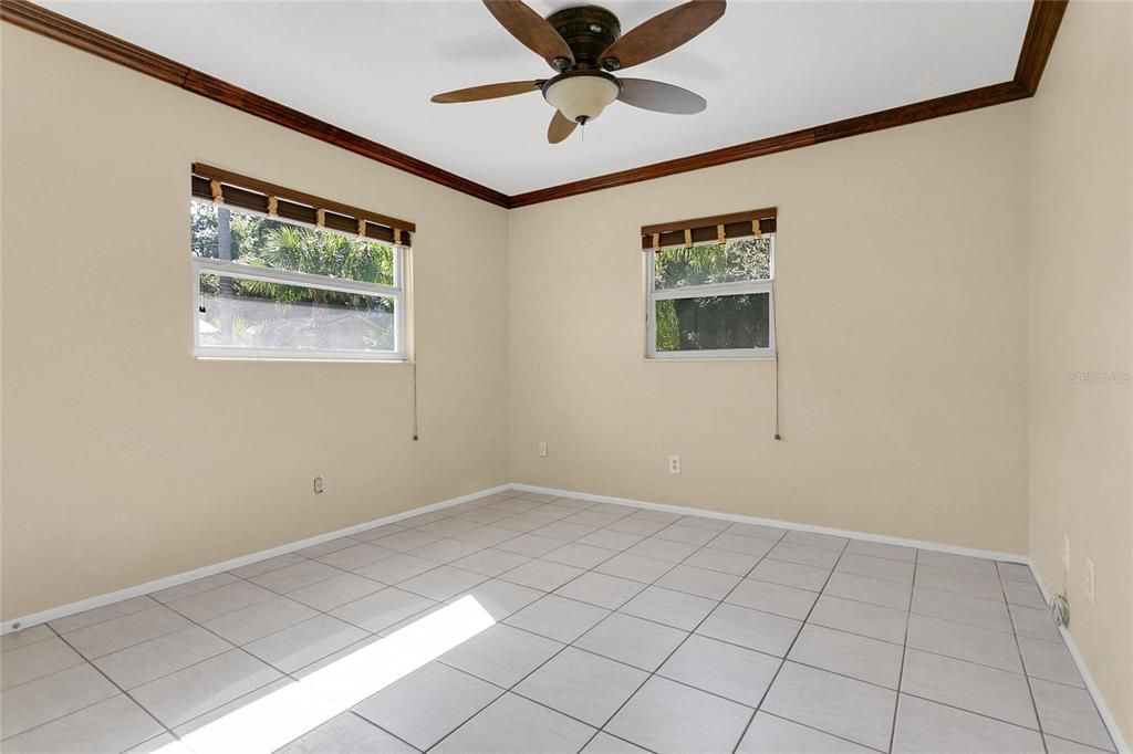 Empty room, Interior
