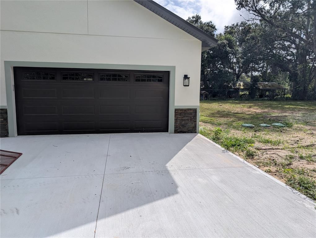 Detached Garage, Exterior
