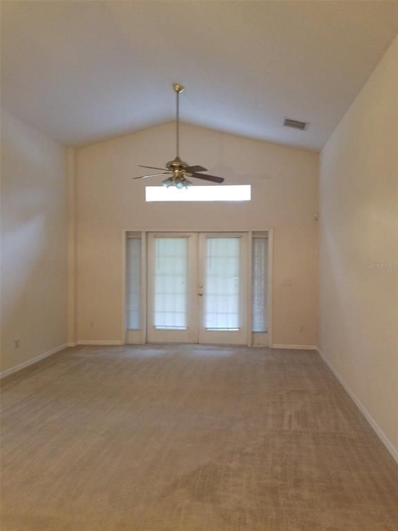 Empty room, Interior