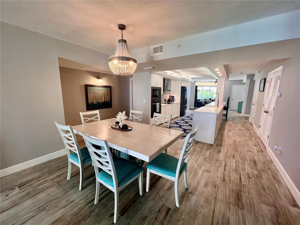 Dining room, Interior, Kitchen, Pendant Lights, Recessed Lighting, Wood Texture Flooring