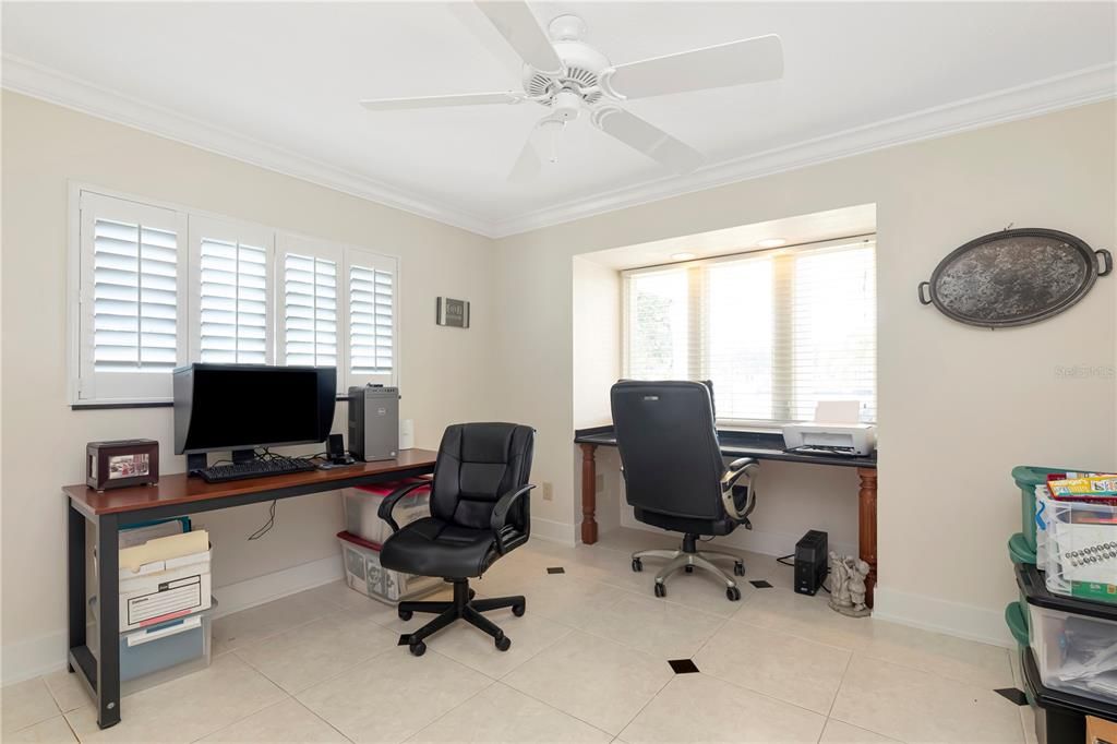 Home Office, Interior
