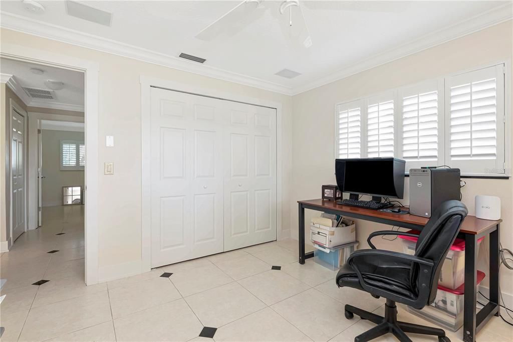 Home Office, Interior