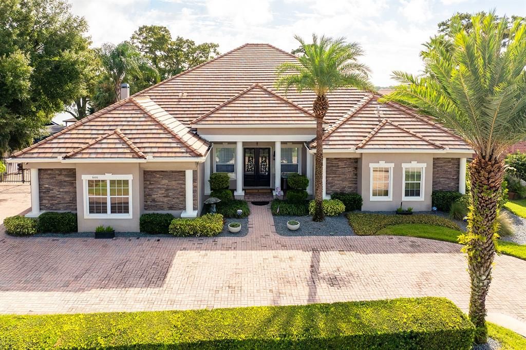 Exterior, Facade, Ranch
