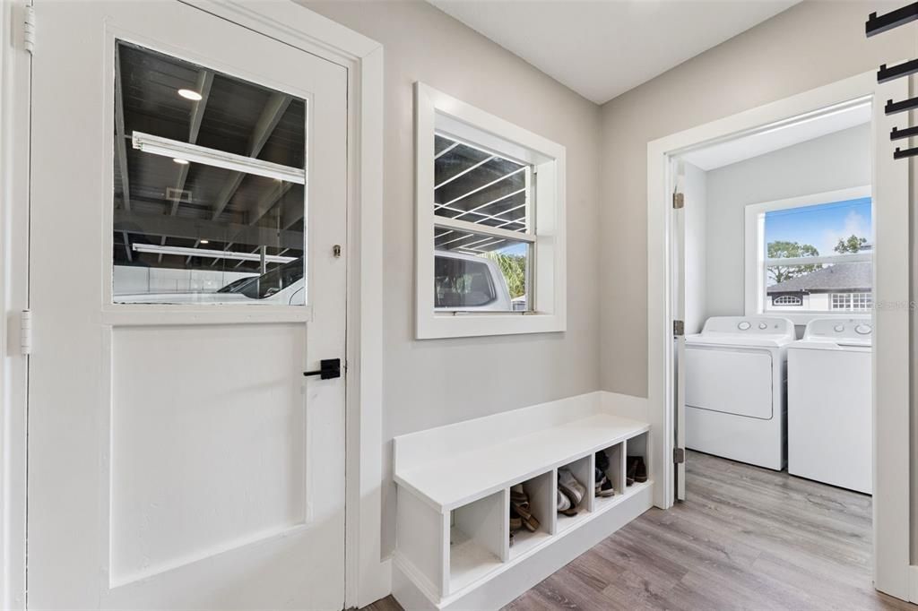 Interior, Recessed Lighting, Washer, Wood Texture Flooring