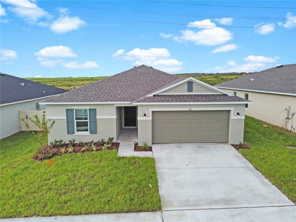 Attached, Exterior, Facade, Ranch