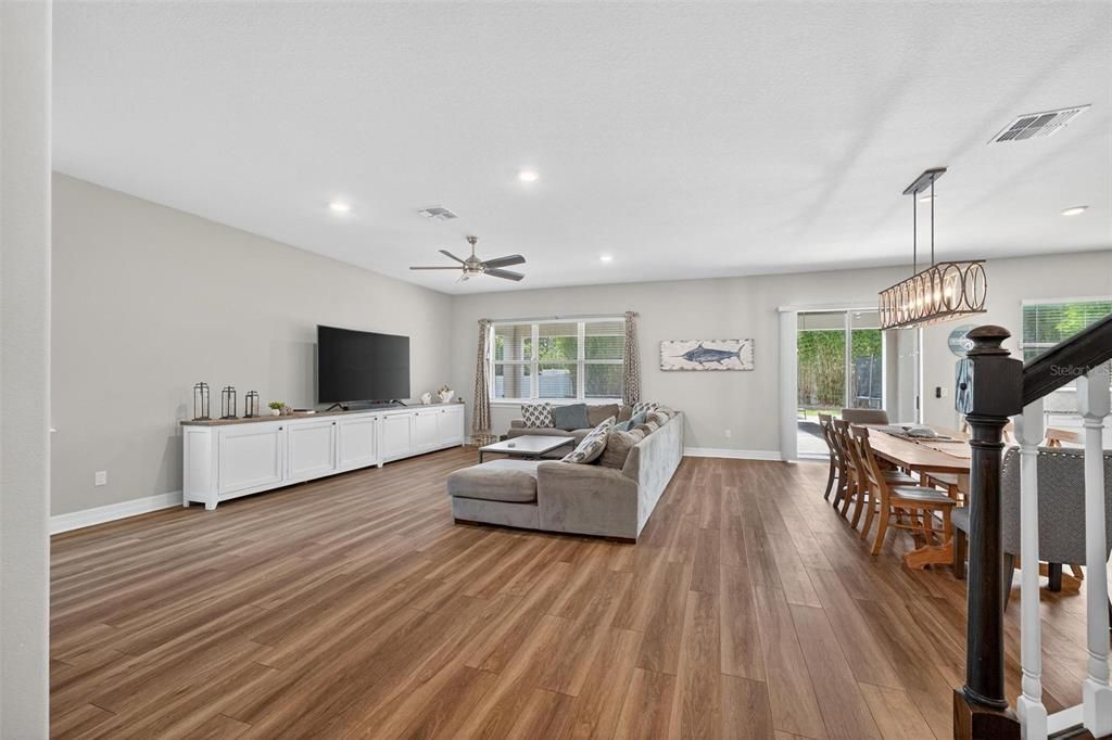 Dining room, Interior, Living room, Pendant Lights, Recessed Lighting, Wood Texture Flooring