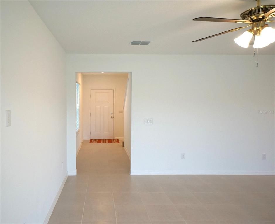 Empty room, Interior