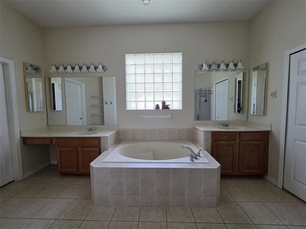 Bathroom, Dual Sink Vanities, Interior