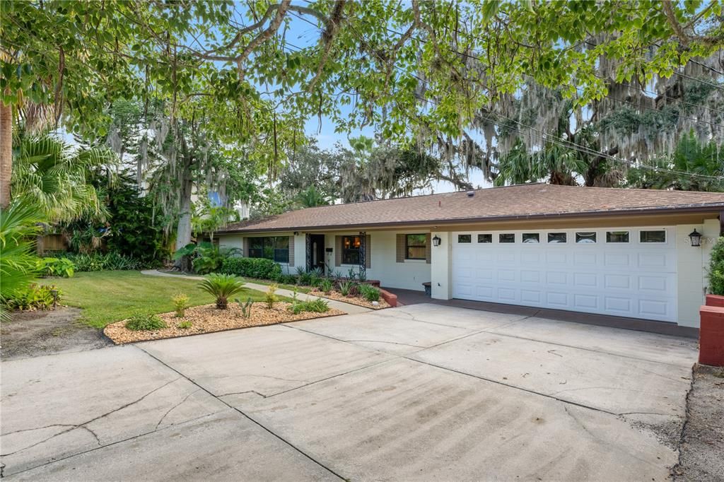 Attached, Exterior, Facade, Ranch