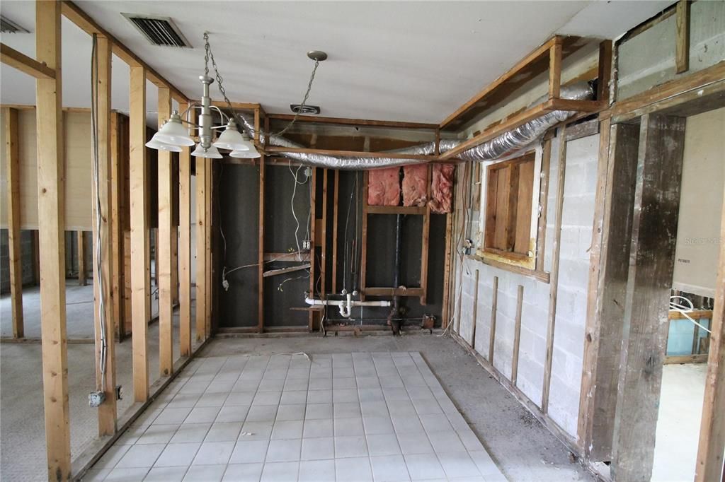 Empty room, Interior