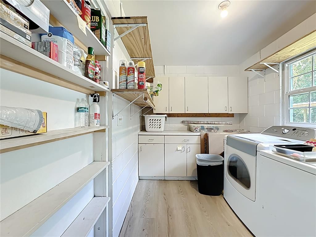 Interior, Washer, Wood Texture Flooring