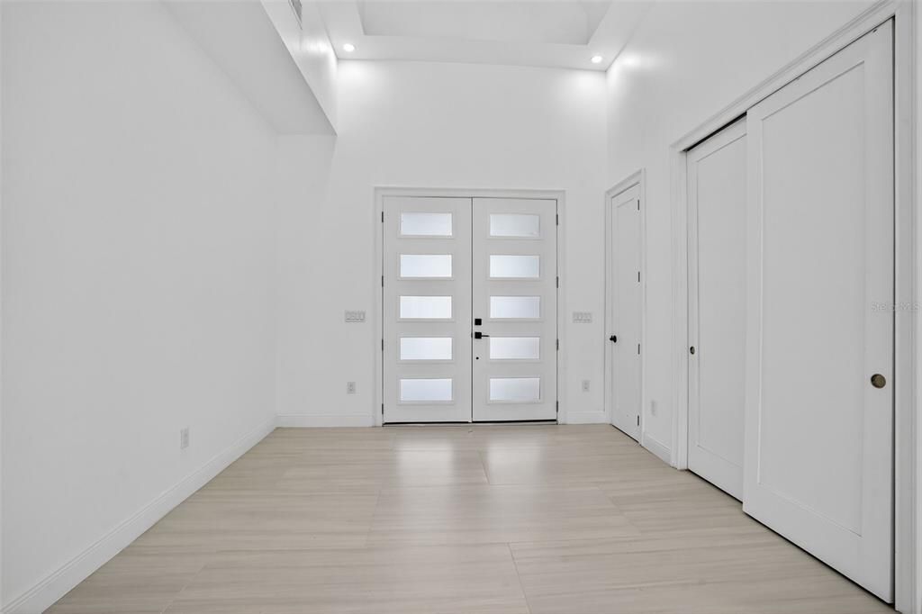Interior, Recessed Lighting, Wood Texture Flooring