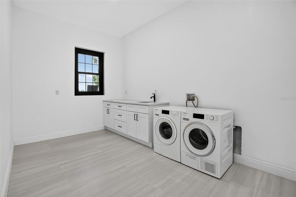 Interior, Washer