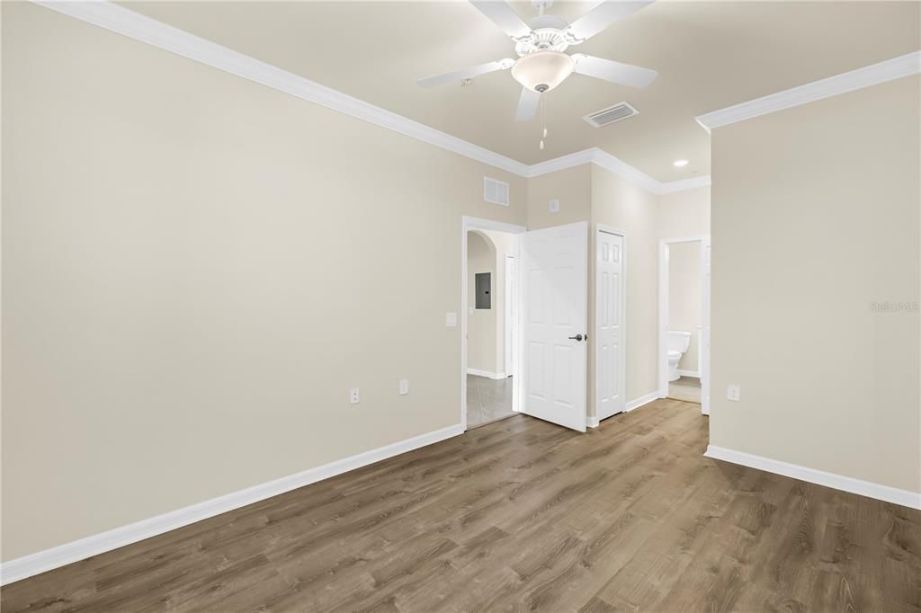 Empty room, Interior, Recessed Lighting, Wood Texture Flooring