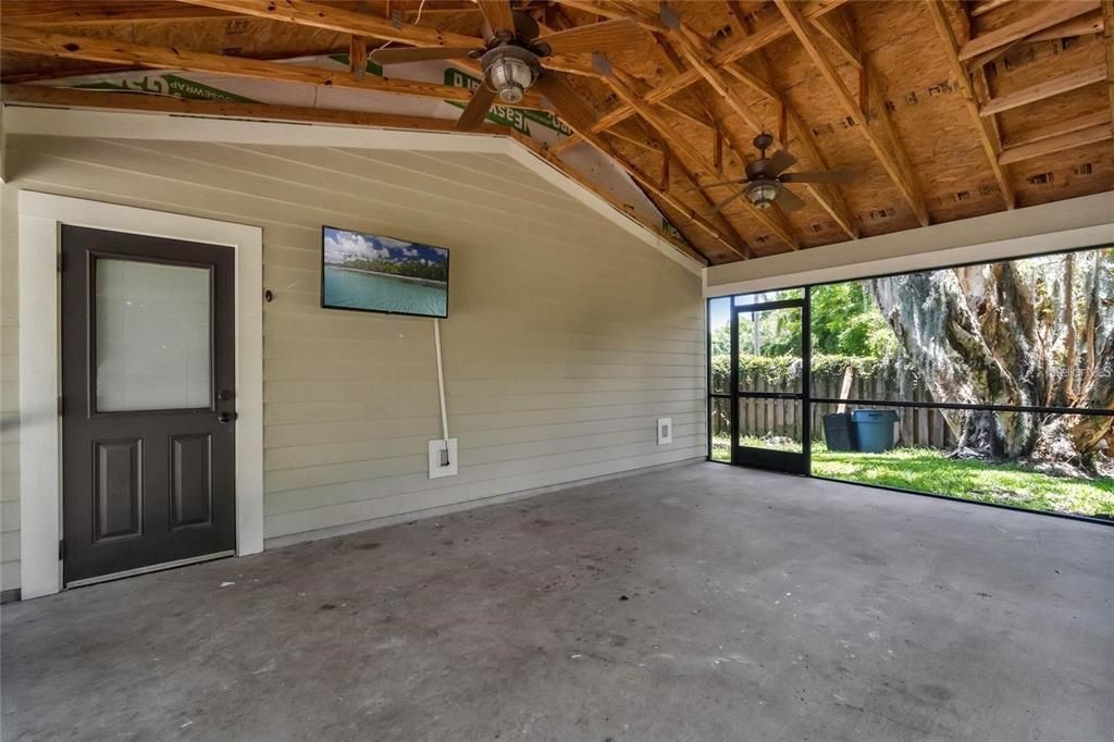 Empty room, Interior, Wooden Beams, Wooden Ceilings