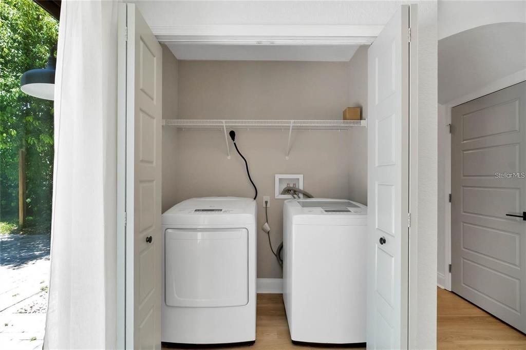 Interior, Utility Closets, Washer, Wood Texture Flooring