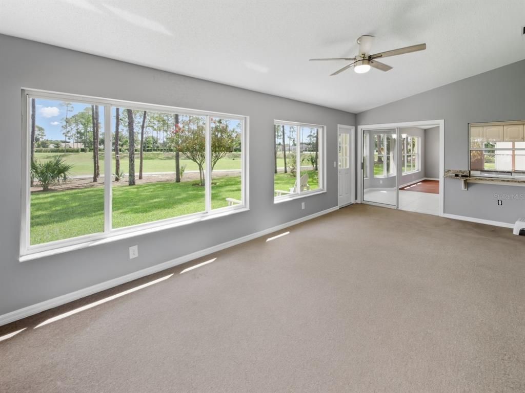 Empty room, Interior