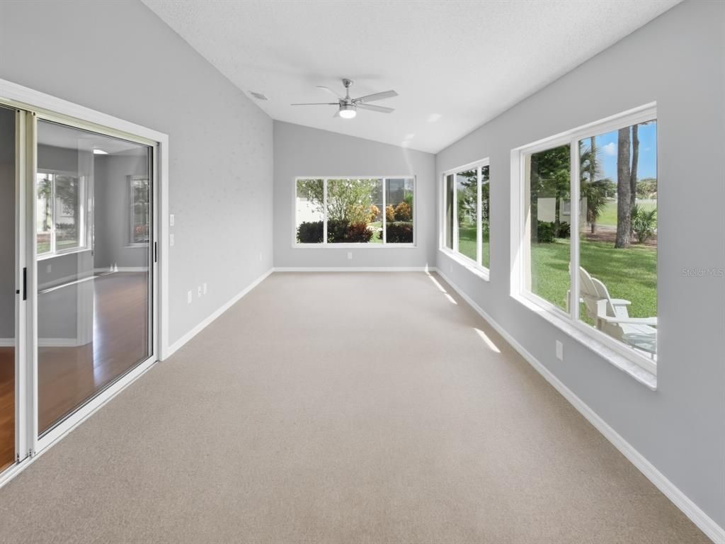 Empty room, Interior