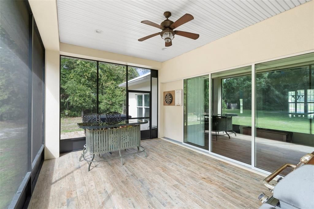 Interior, Recessed Lighting, Sun Room, Wood Texture Flooring
