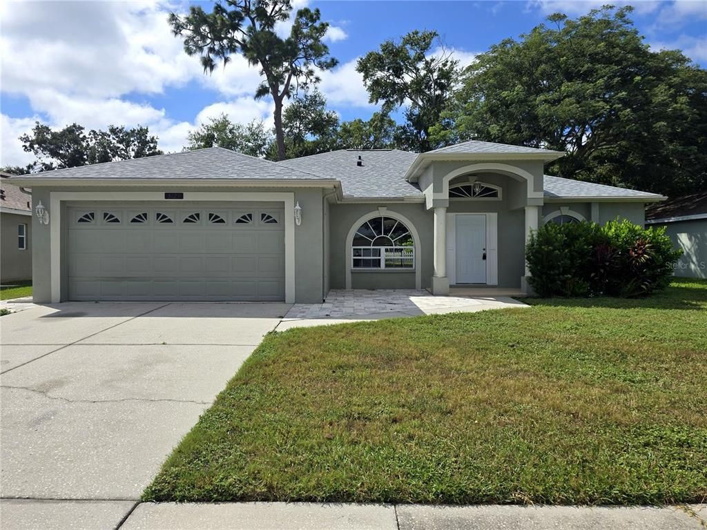 Attached, Exterior, Facade, Ranch