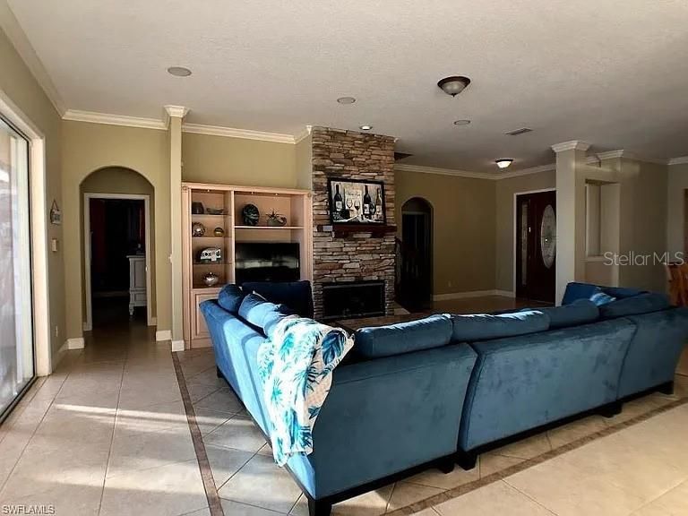 Fireplace, Interior, Living room, Recessed Lighting