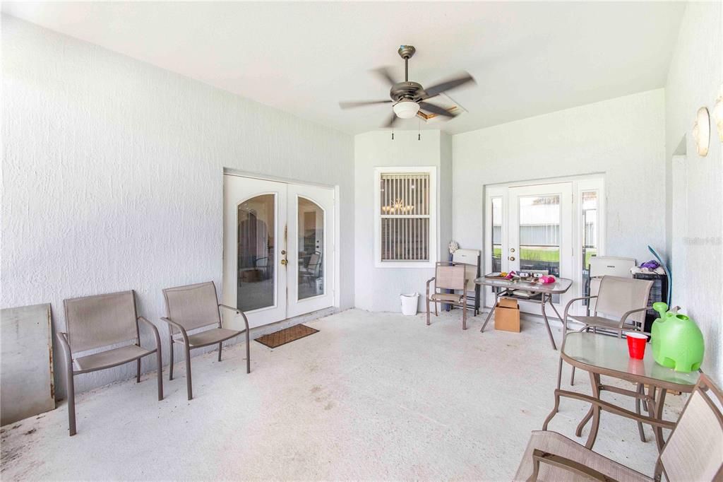 Home Office, Interior