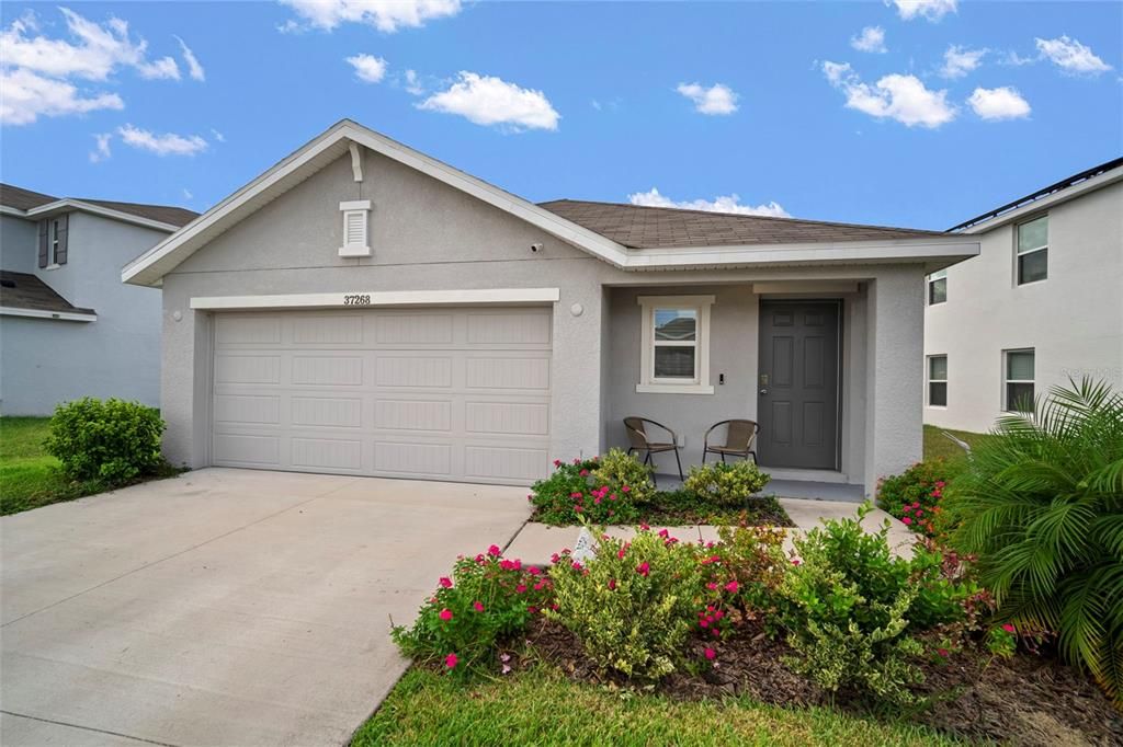 Attached, Exterior, Facade, American Craftsman