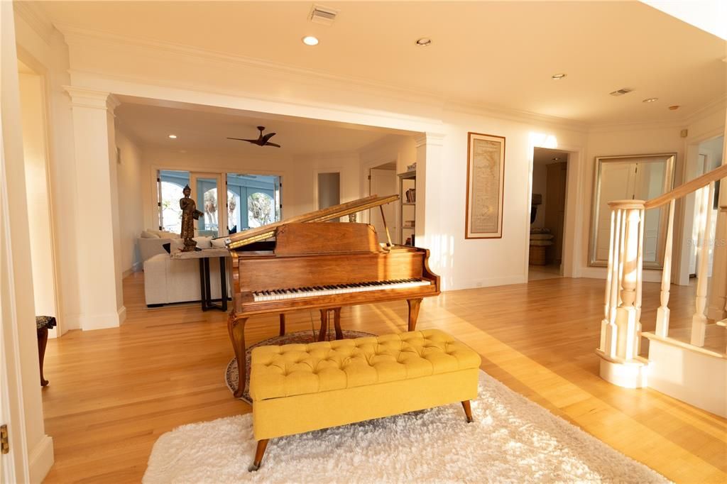 Interior, Piano, Recessed Lighting, Wood Texture Flooring