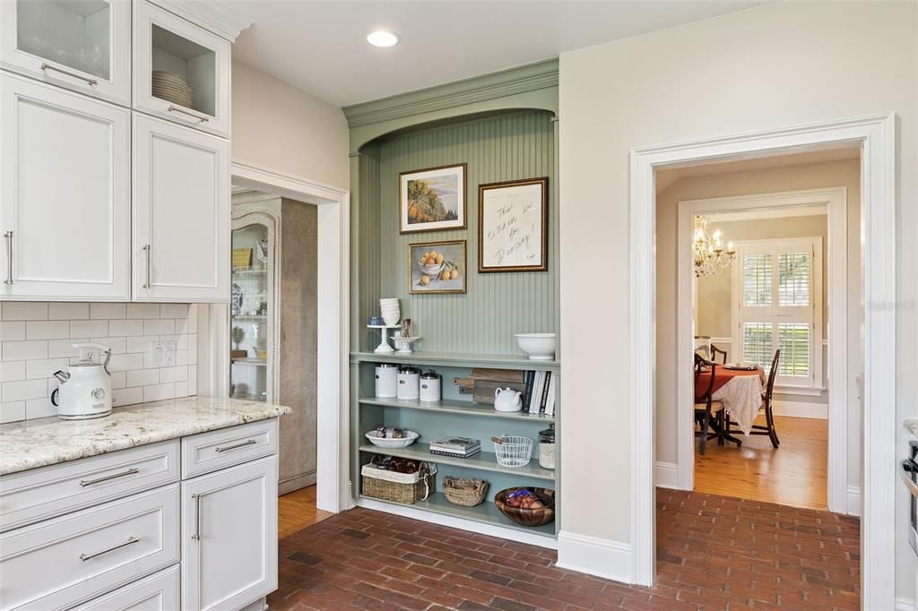 Chandelier, Dining room, Interior, Recessed Lighting, Wood Texture Flooring
