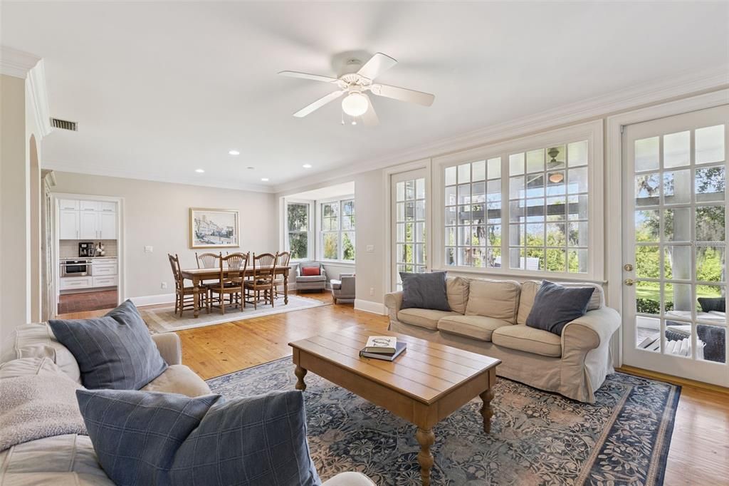 Dining room, Interior, Living room, Recessed Lighting, Wood Texture Flooring