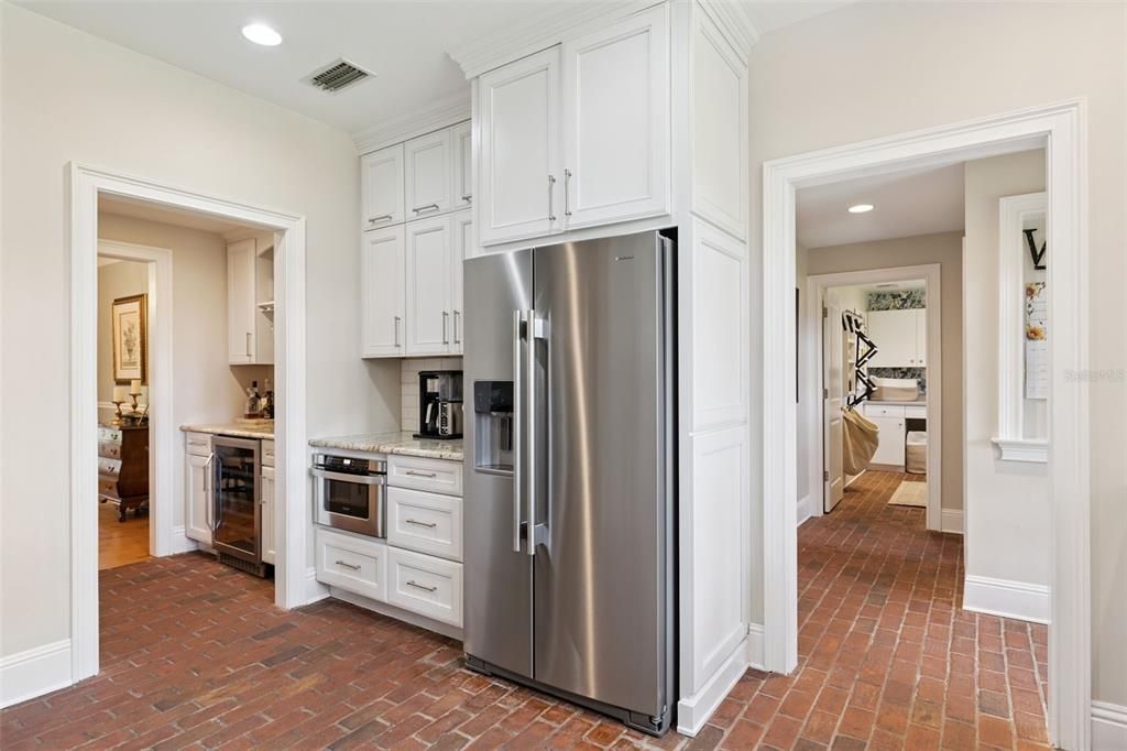 Interior, Kitchen, Recessed Lighting, Stainless Steel Appliances, Washer