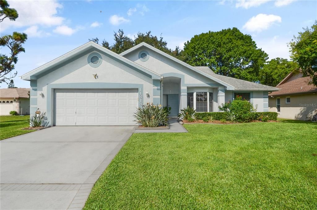 Attached, Exterior, Facade, Ranch