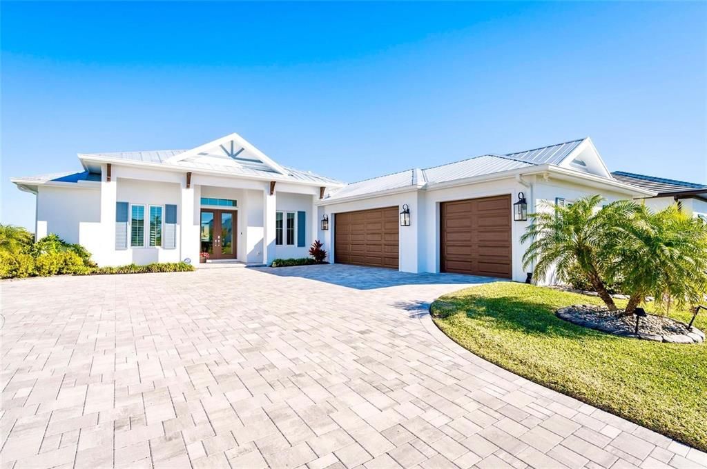 Attached, Exterior, Facade, Ranch