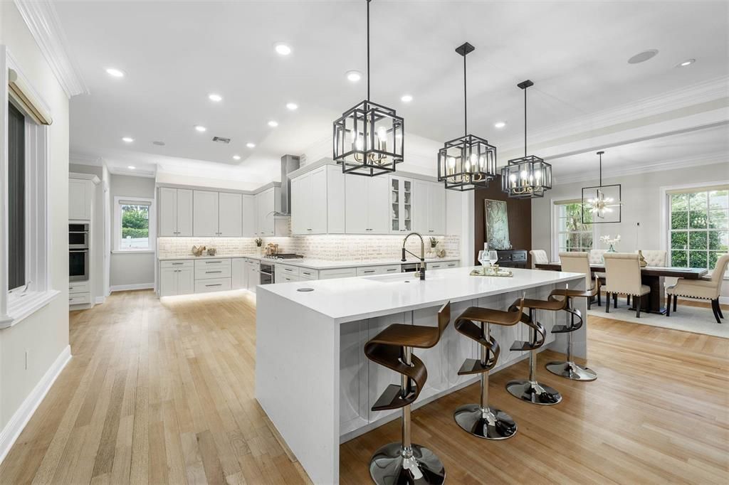 Chandelier, Dining room, Interior, Kitchen, Pendant Lights, Recessed Lighting, Wood Texture Flooring
