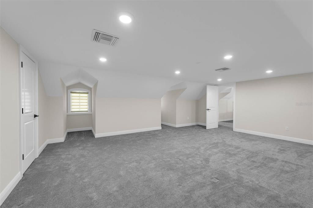 Empty room, Interior, Recessed Lighting