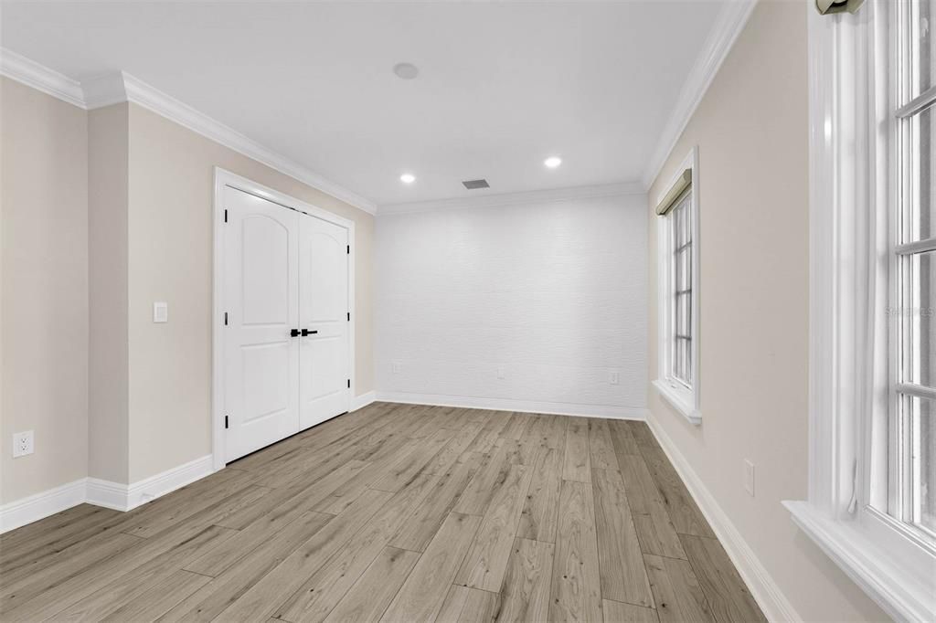 Empty room, Interior, Recessed Lighting, Wood Texture Flooring