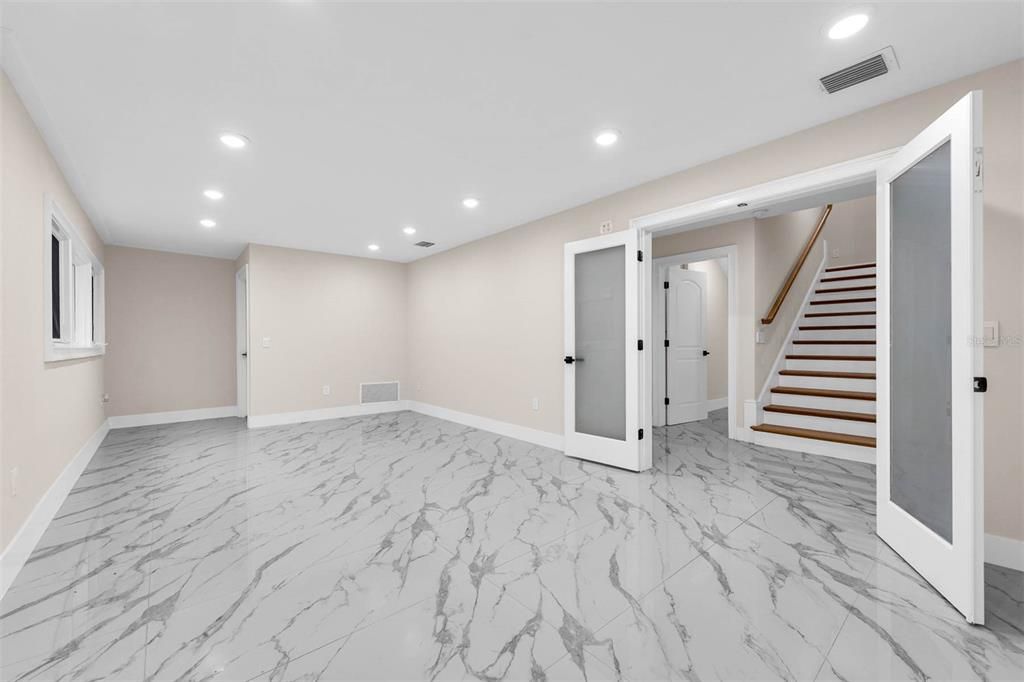 Empty room, Interior, Marble, Recessed Lighting