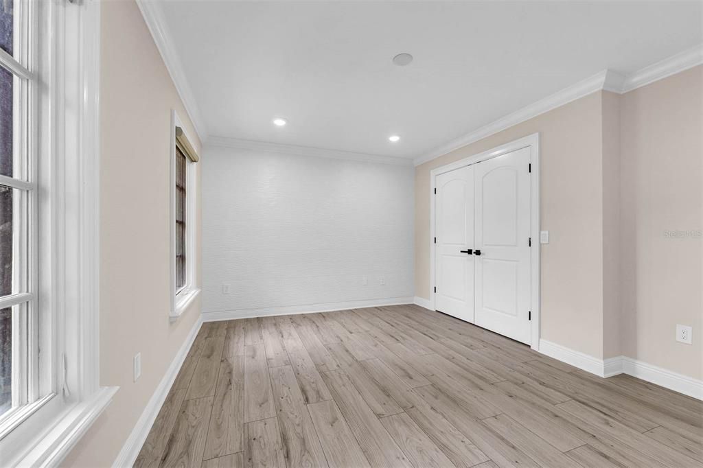 Empty room, Interior, Recessed Lighting, Wood Texture Flooring
