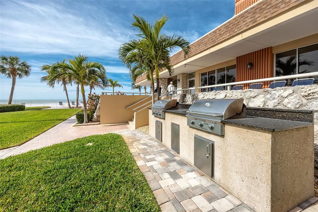 Exterior, Outdoor Kitchen, Water